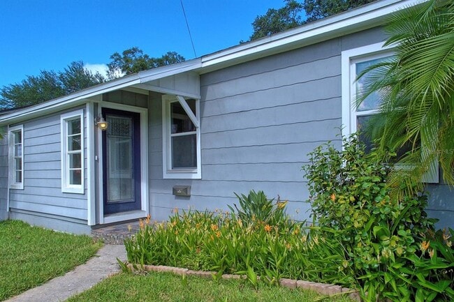 Building Photo - 1315 E Marks St