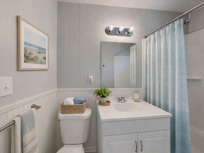 Building Photo - Beautiful 4BR 1BA Home w/  Granite Counters, Stainless Steel Appliances and Big Backyard in Grand...