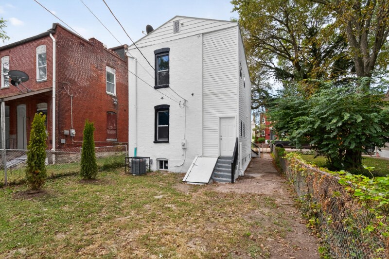 Building Photo - 3236 Texas Ave