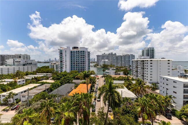 Building Photo - 1621 Bay Rd