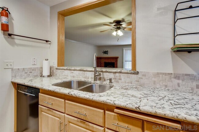 Building Photo - 8860 Villa La Jolla Dr