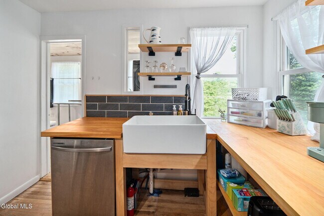 Building Photo - 1136 Enid Rd