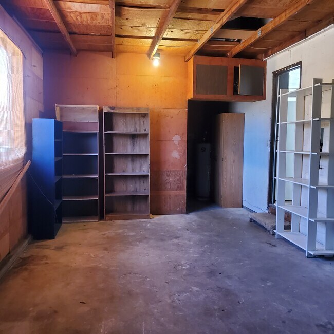 Building Photo - 206 E H St