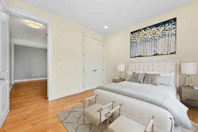 Building Photo - 350 W 2nd St