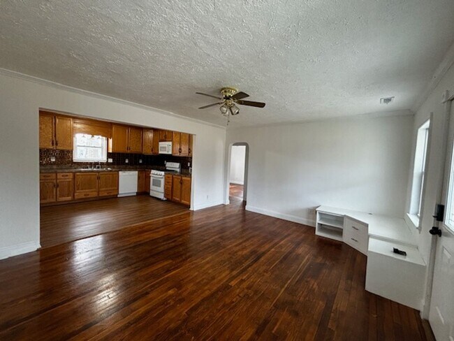 Building Photo - Maple Hall