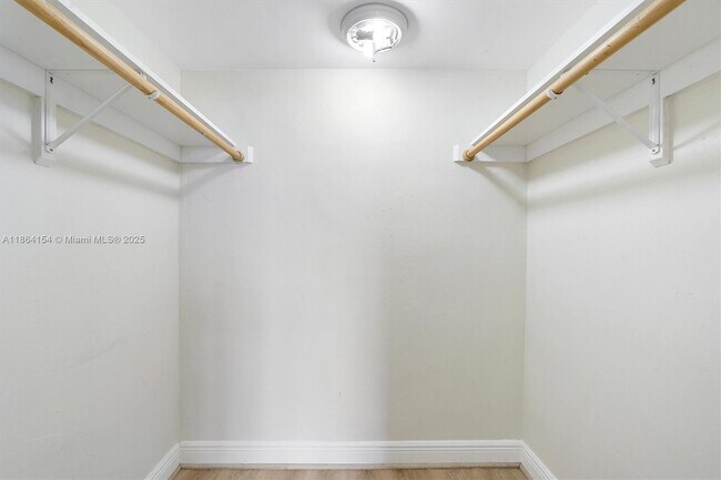 Building Photo - 10350 W Bay Harbor Dr