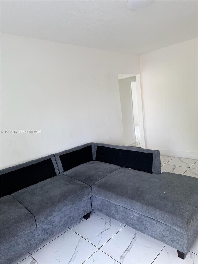 Building Photo - 1652 Madison St