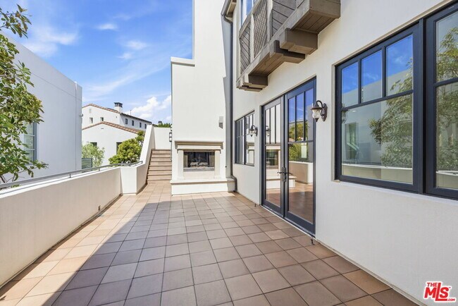 Building Photo - 13079 Bluff Creek Dr