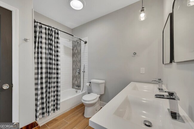 Building Photo - 1157 Indale Pl SW