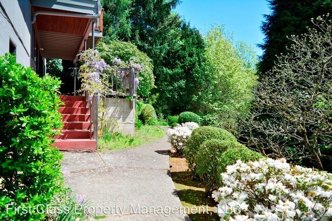 Building Photo - 3 br, 2 bath House - 2730 NW Calumet Terrace