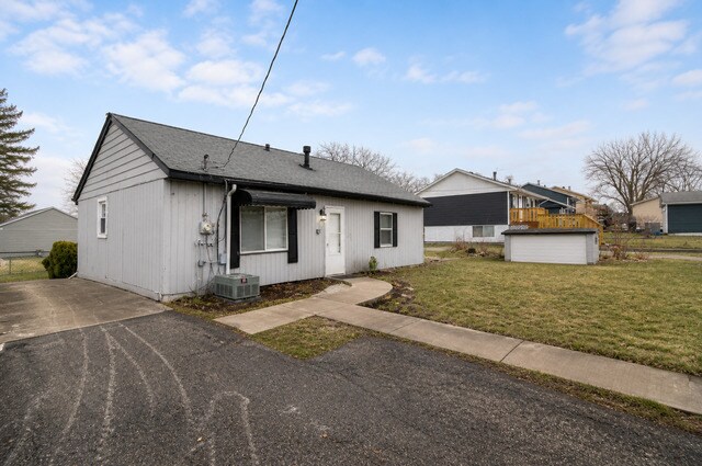 Building Photo - 22102 Hawthorne Way