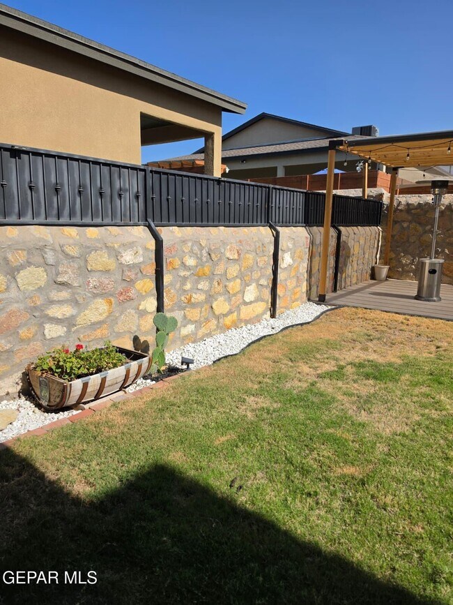 Building Photo - 12603 Amesbury Dr