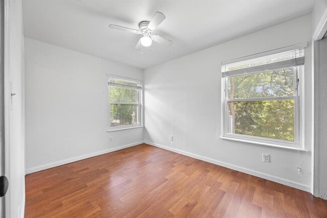 Building Photo - 4611 Lennox Dr