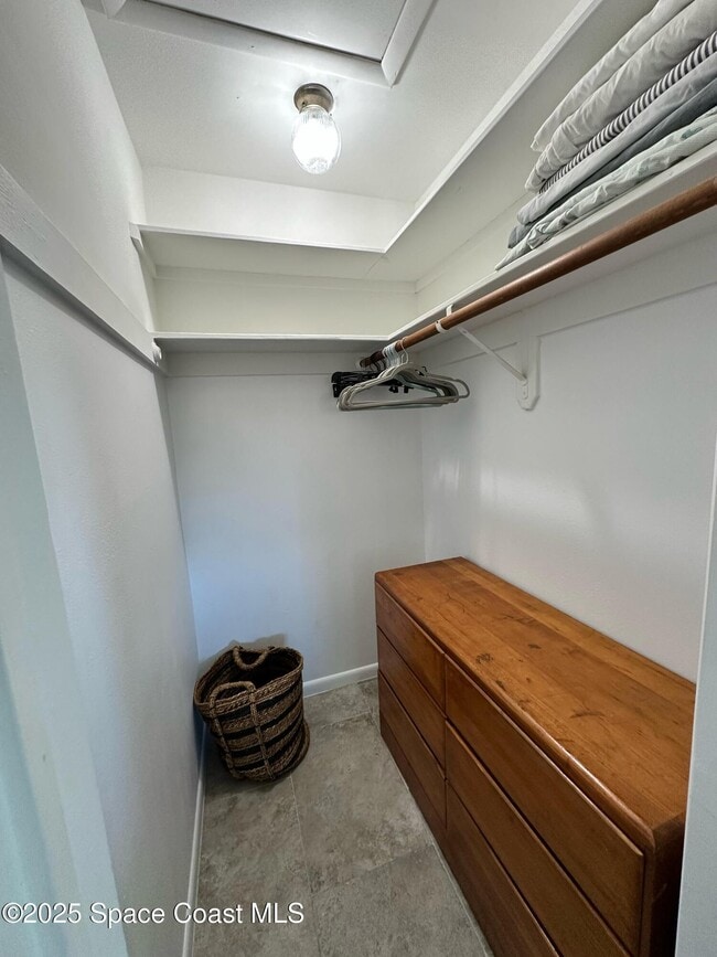 Building Photo - 302 W Osceola Ln