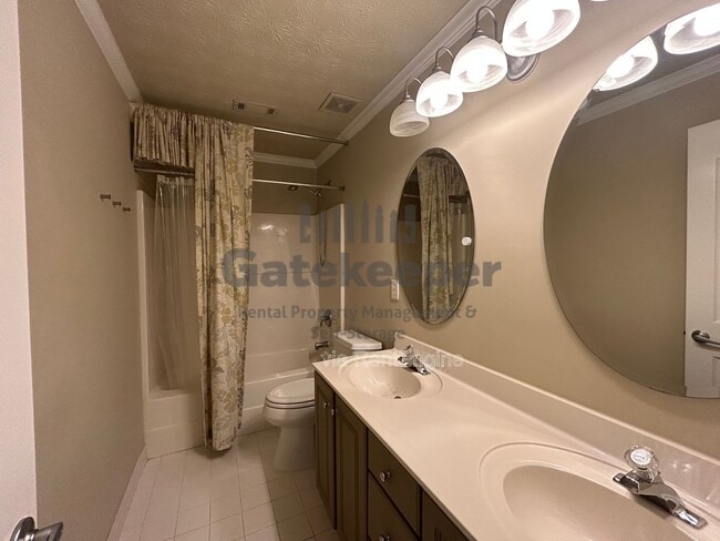 Building Photo - 111 Hanbury Ln