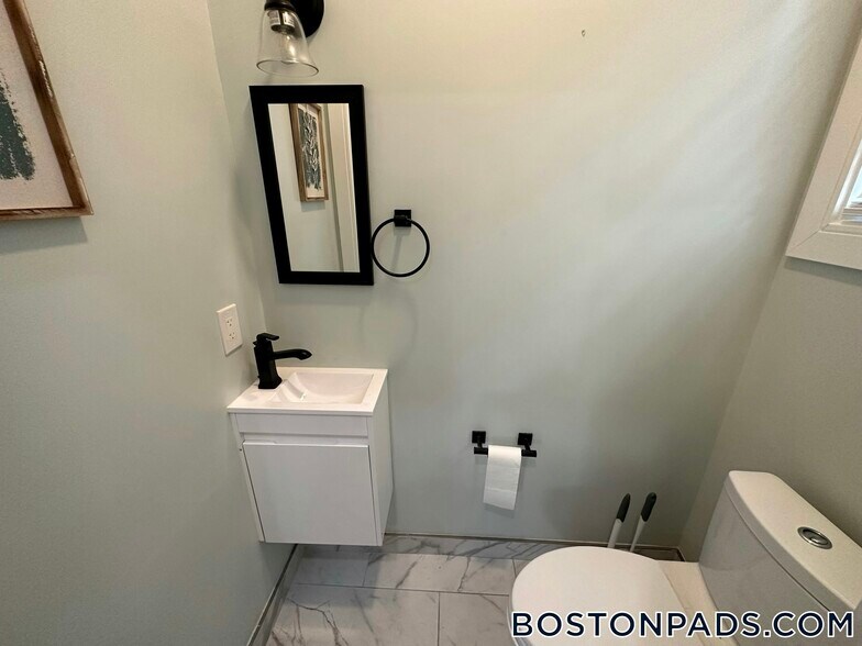 Building Photo - 3 Walley St