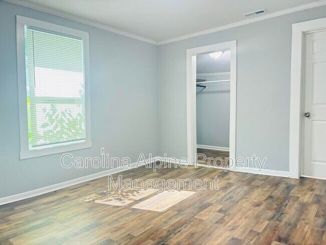 Building Photo - 409 Orange St