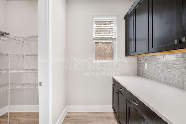 Building Photo - 2837 Ensemble Ct