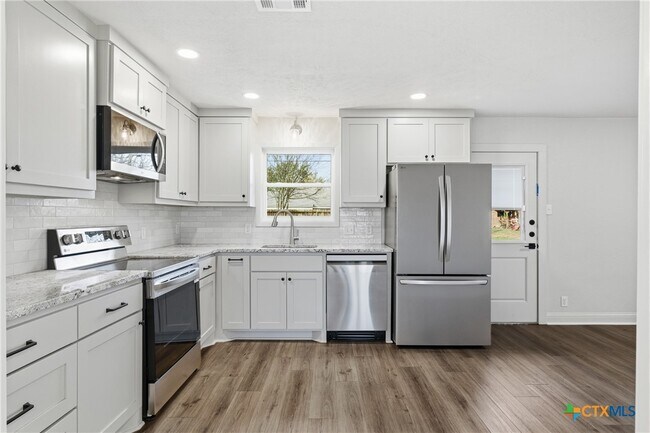 Building Photo - 410 State Hwy 95