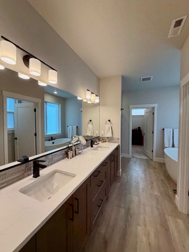 Building Photo - Beautiful Easton 3 Bedroom Home | Primary Suite on Main | Loft + A/C | Community Pools & Amenities