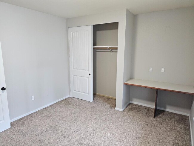 Building Photo - Spacious Tacoma Home with Gas Fireplace, 3-Car Garage & Covered Patio!