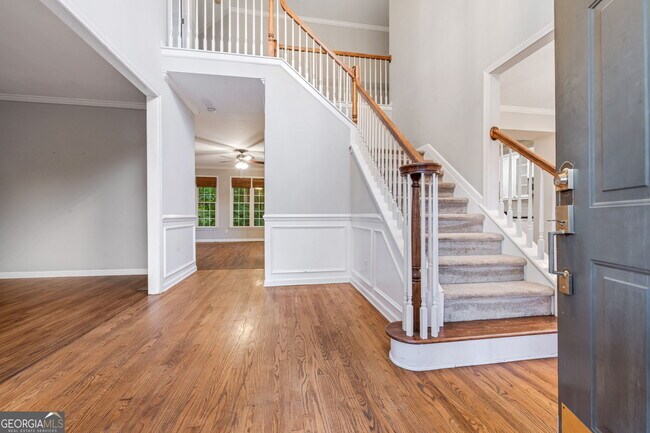 Building Photo - 6875 Ridgefield Dr