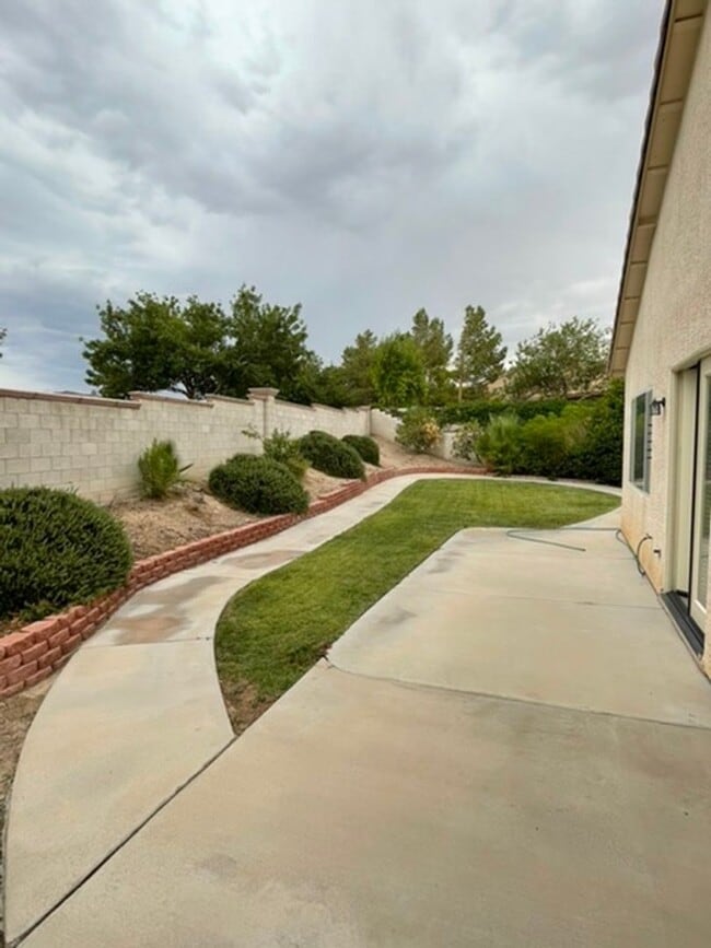 Building Photo - *WONDERFUL SINGLE STORY HOME IN "GREEN VAL...