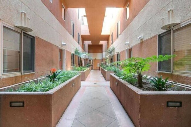 Building Photo - 350 N 2nd St