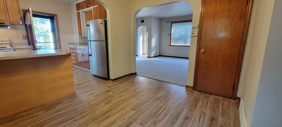 Building Photo - N42W5926 Hamilton Rd