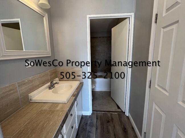 Building Photo - 3 Bedroom 2 Full Bath Home near Downtown