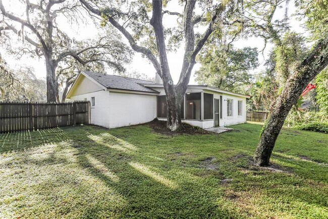 Building Photo - 105 Whispering Pines Ct