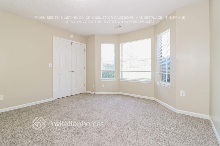 Building Photo - 532 Carriage Walk Ln