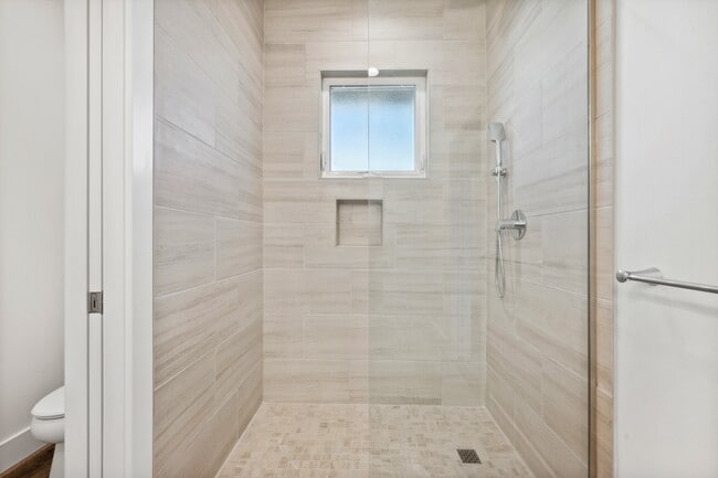 Building Photo - 22 Maiaku St