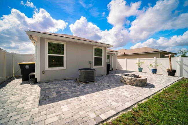 Building Photo - Spacious 4-Bedroom Home with Fenced Yard & Community Amenities – Available June 30th!