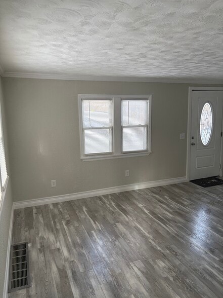 Building Photo - 601 Echo Rd