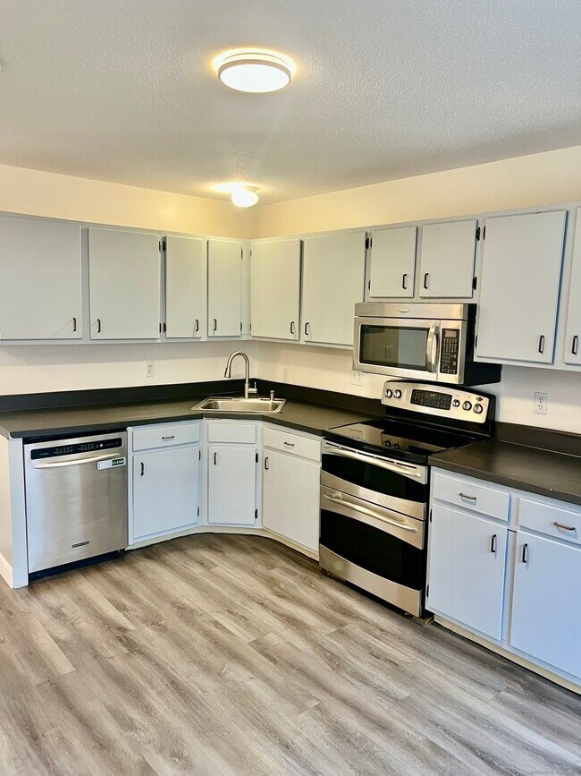 Building Photo - 515 Scott Rd