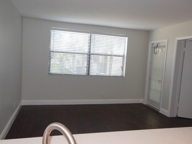 Building Photo - ONE BEDROOM ONE BATHROOM! WATERFRONT COMMUNITY!