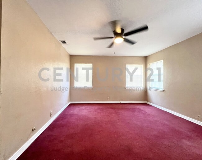Building Photo - Cozy and Affordable 1/1 Duplex in Denton F...