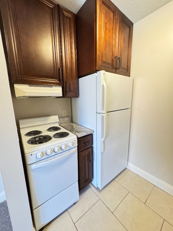 Building Photo - 1810 E St