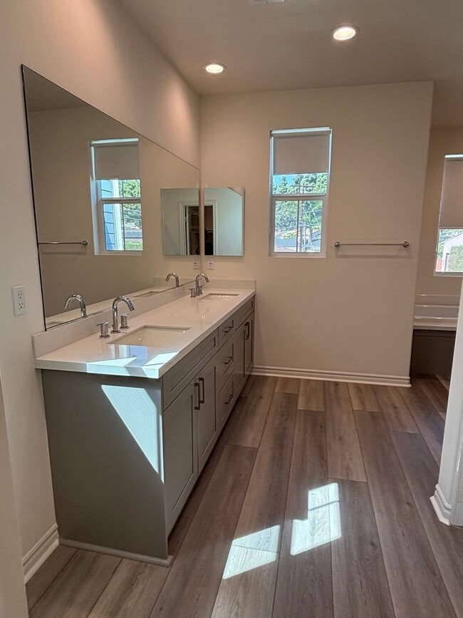 Building Photo - $500 OFF SECOND MONTH RENT SPECIAL!! - Bright Four-Bedroom Townhome in Whittier and Walkable Palm...