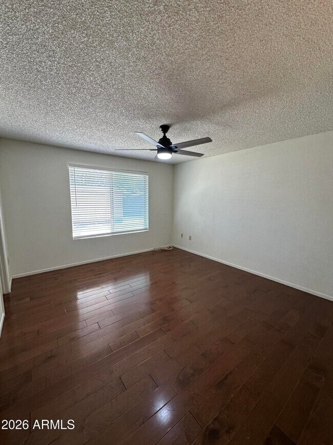 Building Photo - 5653 W Hatcher Rd