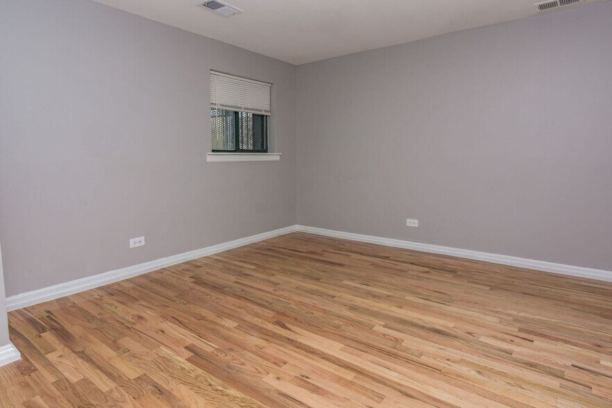 Building Photo - 6135 S Indiana Ave