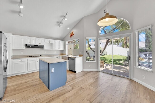 Building Photo - 8112 Tropic Isle Cir