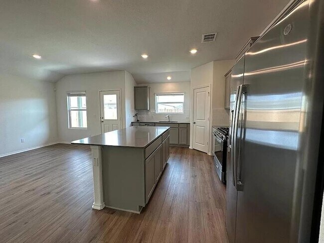 Building Photo - 196 Otter Rd