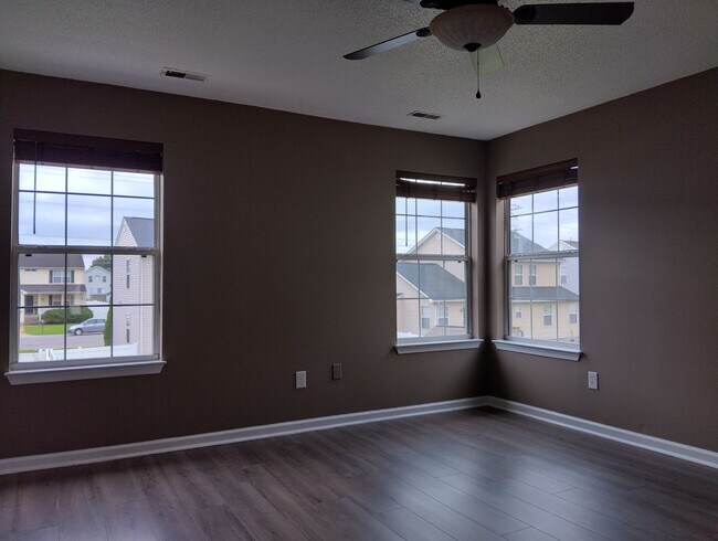 Building Photo - 811 Rilee Dr
