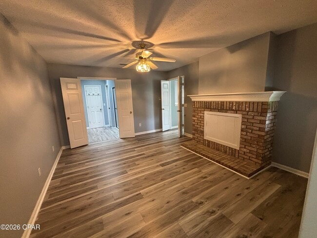Building Photo - 6903 Ross Dr