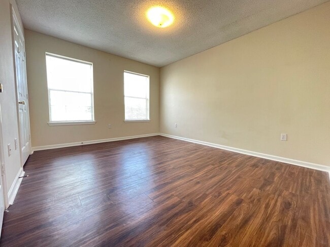 Building Photo - Cozy 2B/2B Unfurnished Condo near Beach in...