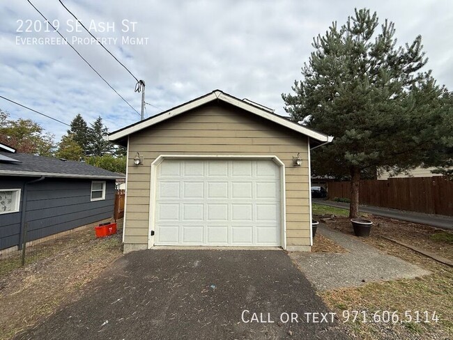 Building Photo - 22019 SE Ash St