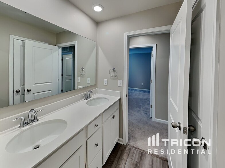 Building Photo - 127 Brentwood Dr