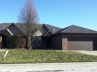 Building Photo - 3 bed 2 bath 2 car garage duplex in the heart of Ozark MO